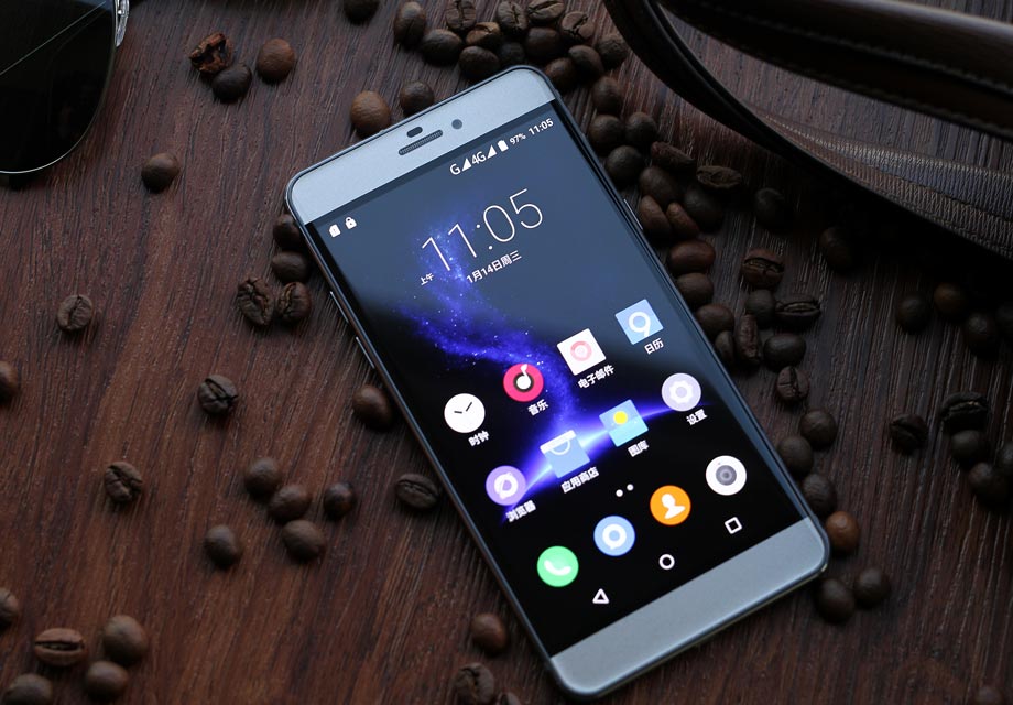 �����Ϸ����м�����Ͳ�����봫��������Ͳ����൱ע��ϸ�ڣ��ڲ���������ӵ����״�ṹ��ƣ�������һ���ֻ���Ͳ���ײ����ɹ������������Ͳ���Ա�����ǰ��800�����ع�Ǿ�ͷ��֧����������ʶ������ʵʱ���գ����Ĺ���ǿ��