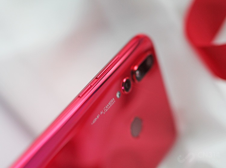   �п򲿷�Ҳͬ�������˾��µ�Բ�����ɣ������ǵ����ճֻ���˫�ֺ����ճֶ����������ƣ��������ӳ�ɫ���ոС�