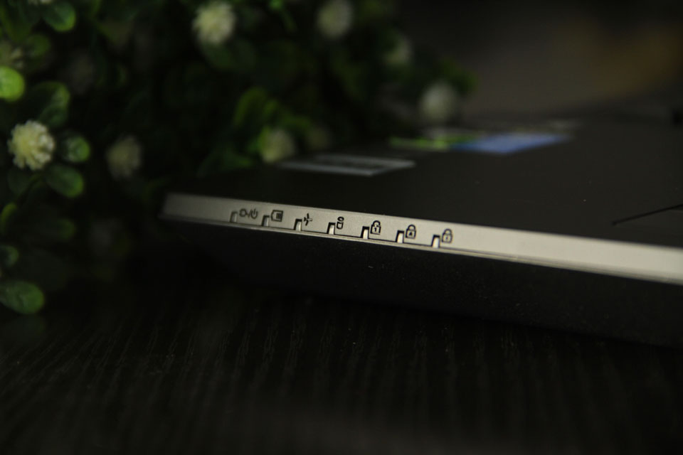 ����ս��ʼǱ�ָʾ�ƣ�λ�ڱʼǱ��������|����ս��Z6-i78172S1