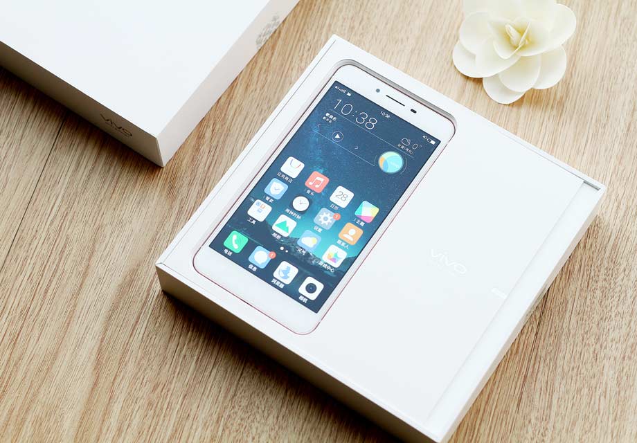 ������һ�����򿪰�װ֮���������ȱ㿴����vivo X6�����֮��һ�����ࡣ