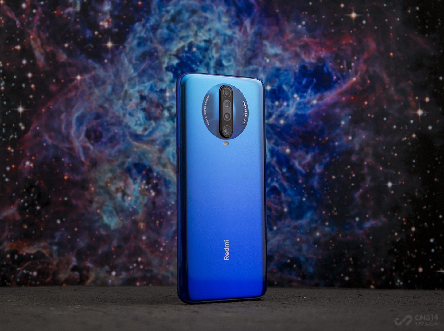 ����������õĶ���3D���沣��������˫�濵��GG5�����������ṩ��ʱ����ס��΢�⡢����þ�����Ӱ�����Ŀ���ɫ�������õ������΢�����ø߹����ƹ����ƣ���ɫ���ϵ��£���ǳ�������ŨŨ�ĳ�����Ϣ��