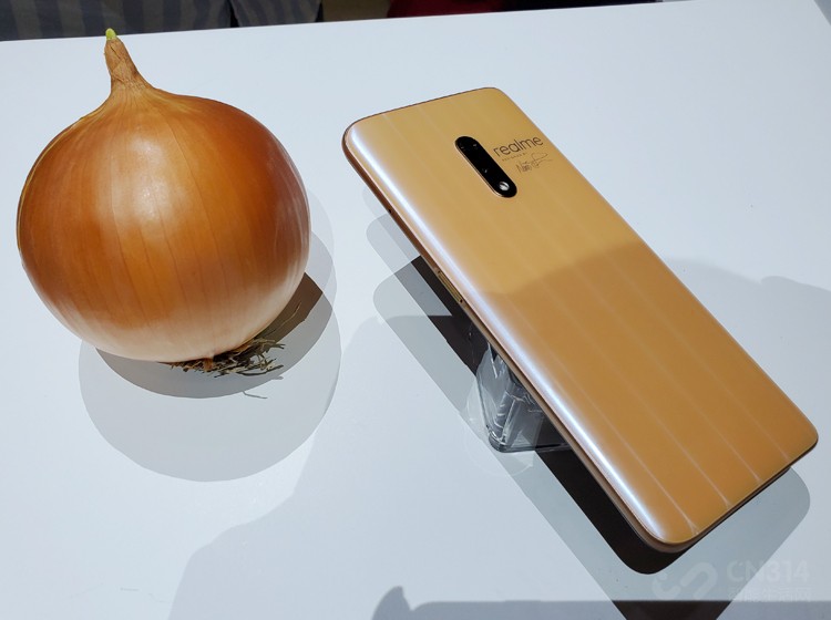 �ڷ������ϻ�������һ������汾���Ǿ����ձ��������ʦ����ֱ�˺�realme��������Ĵ�ʦ�棬���������ζ�����ص���кͰ��⣬��ۿ�����Ҳ�Ƚ����⣬��ǵĻ��Ʋ�������кʹ����Ƥ��������