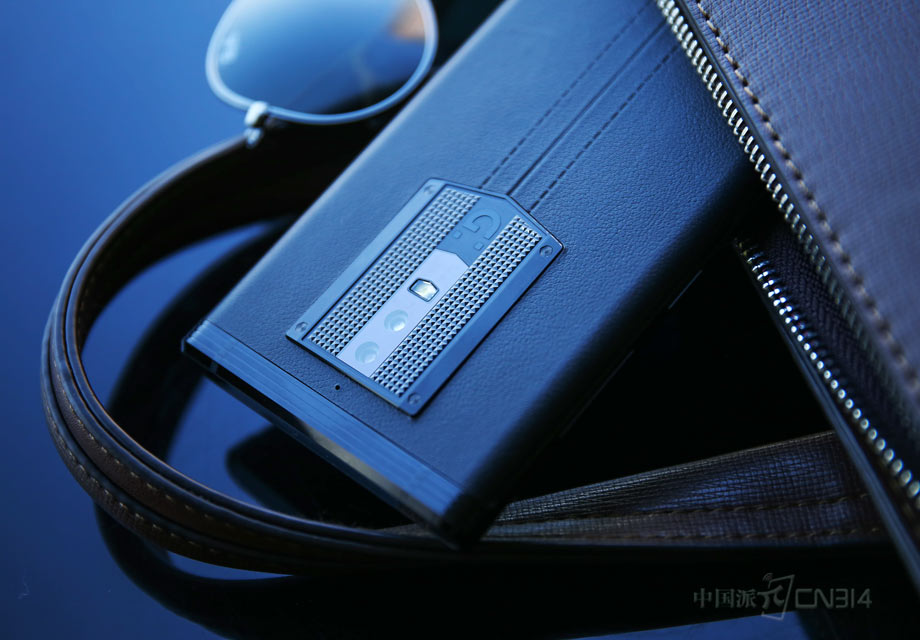 ֵ��һ����ǣ�˫����ͷ��Χ���Ŷ�����ƣ���Ҳ�ǡ����ð�ȫ����оƬ����õľ��󻯱�����ʽ��