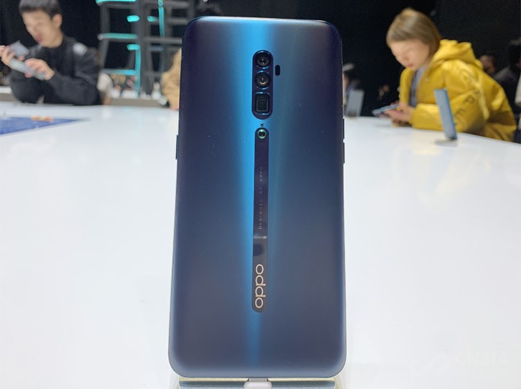 ������Ϣ���棬OPPO Reno��׼��6GB+128GB���ۼ�Ϊ2999Ԫ��OPPO Reno 10���佹��6GB+128GB�ۼ�3999Ԫ�𣬽���5������Ѯ���ۡ����ӹ��պ����ò���������Reno�Ĳ�Ʒ���㹻����һ��������2019�궥���콢������ֻ���