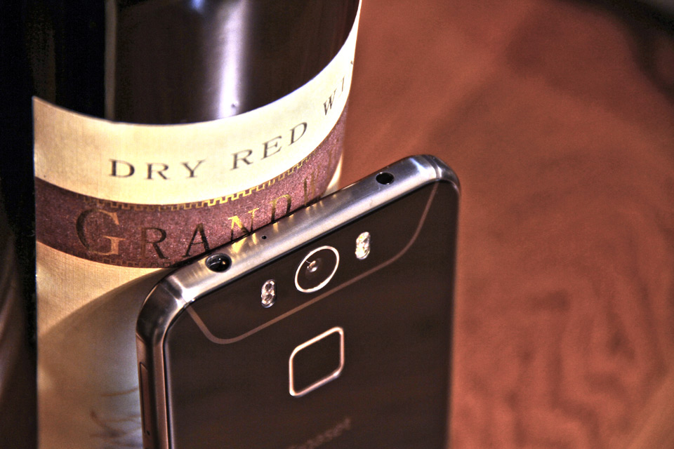 �����п�Ϊ�������ʣ��п���ȥû�о�����ɫ�������߿�ӵ��3.5mm������׺ͺ��ⷢ������