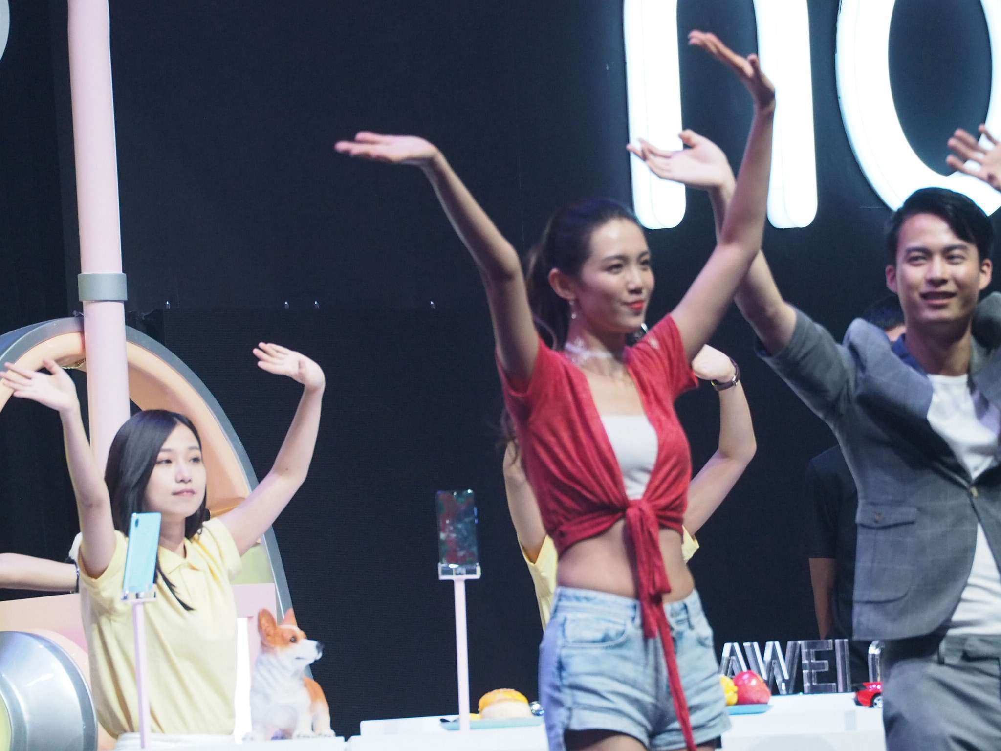 ���Ŷ��������֣�һȺ������ҡ����������������һ����������