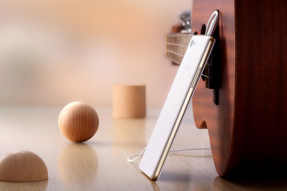 ��Ϊ�����ֻ������ȷ�OPPO�����Ƴ���һ�λ���ڼ��г��Ĳ�Ʒ��OPPO A33����ӵ�н�Ϊ������Ӳ������֮���̳���OPPO�߶��ֻ���������ƺ;�տ���գ��߱�˫���⾵�桢�ڲ�˫������Ǽ��Լ������Ż��������ֵ�ĸߡ�