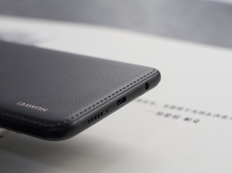 ���⣬��Ϊ����MAX�������˸���ݵ�Type-C�ӿڣ��ұ�����3.5mm�����ڣ������ƽʱ����Ƶ����Ϸ�����Ƿǳ���Ҫ�ġ�