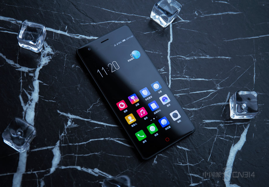 ȫ��һ�����ޱ߿�����ʹZ17ӵ��5.5Ӣ����Ļ���Ӿ������Լ�5Ӣ���ֻ��ĳ�һ���ոС�