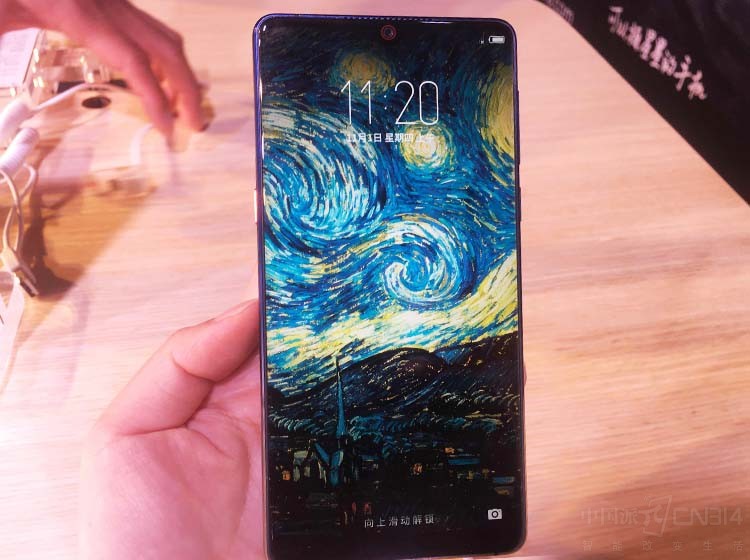 Ŭ�������������з���aRc 4.0��ѧ���似����������Ļ�߿�ڱߣ�ʹ��ӵ�д�ͳ5.2Ӣ���ֻ����ոУ�Ҳ��Ŀǰ�ߴ���С��6Ӣ����Ļ�ֻ������������ڳ��̺ڱ��ܺ�ĸ��ʱ������׷��Ϣ����ѧ�Ľ��죬�ⶼ����һ֦����ĸ߱�ʶ�ȡ�