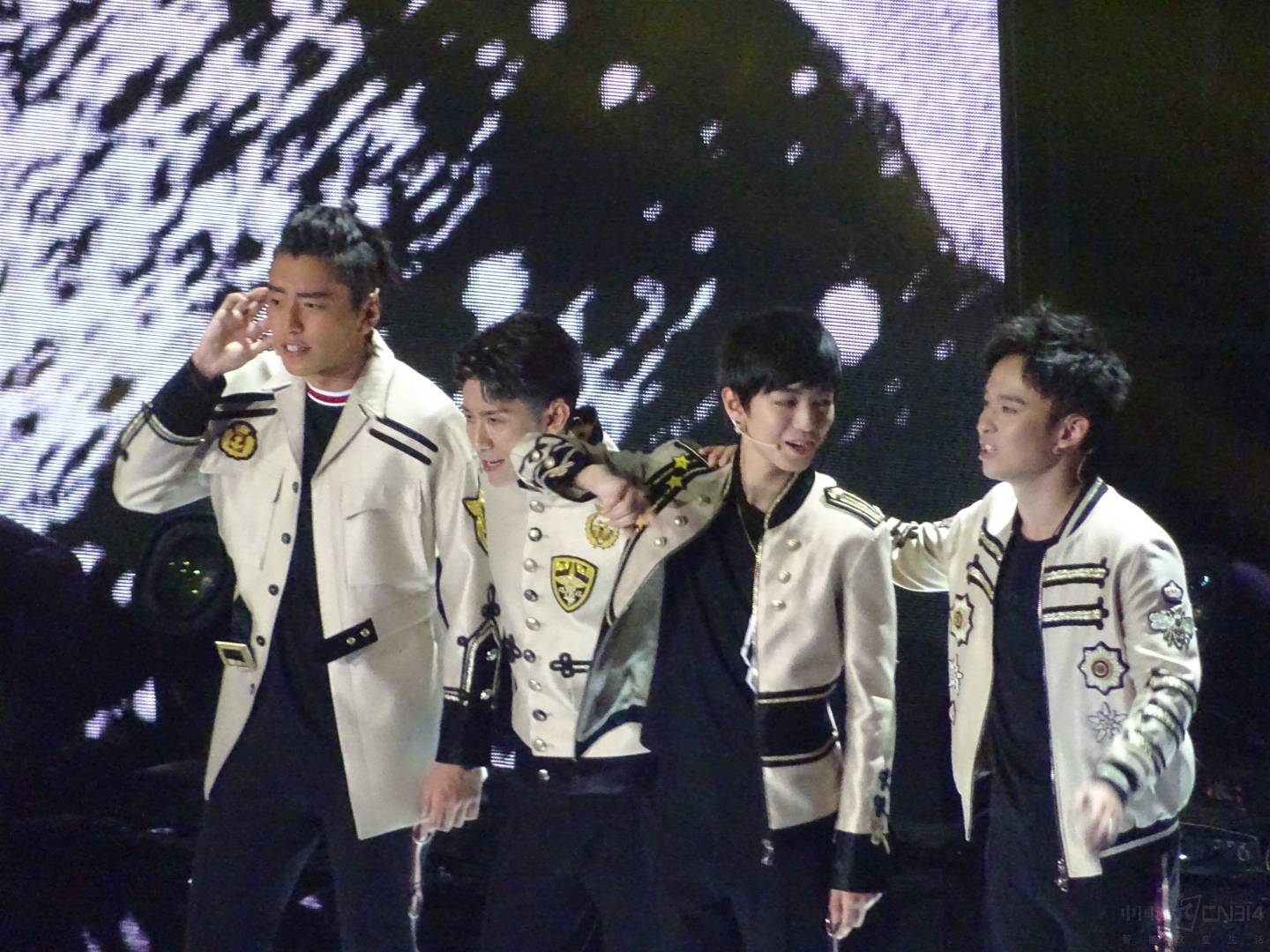 �������߿����ҲЯ����һɽ�����ӽ�������½ΪOPPO R11վ̨��