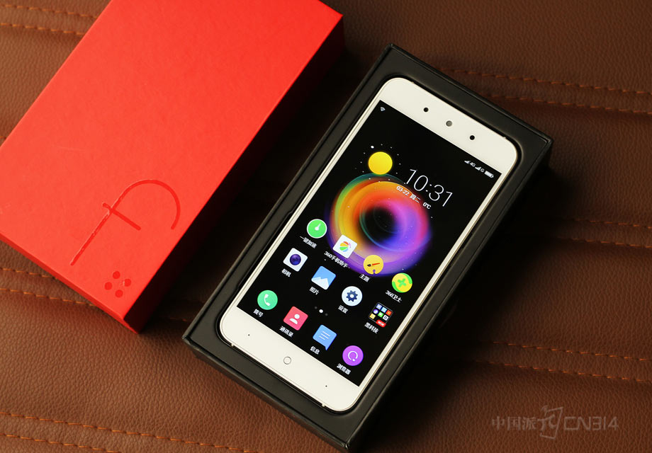 �򿪺��ӣ�360�ֻ�f4����������ͱ�¶�������ǵ���ǰ�����¶ԳƵ���ƣ���ʹ�Ǵ�Ů��Ҳ�Ҳ����κβ۵㡣