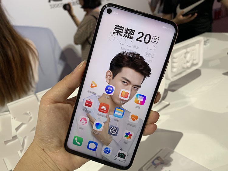 ��Ͳ���������Լ�һ�ź����ƶ����������˻��������п�����Ļ�����Ӵ���ӵ�иߴ�91.7%����ռ�ȣ��Ӿ�����Ҳ���г�����