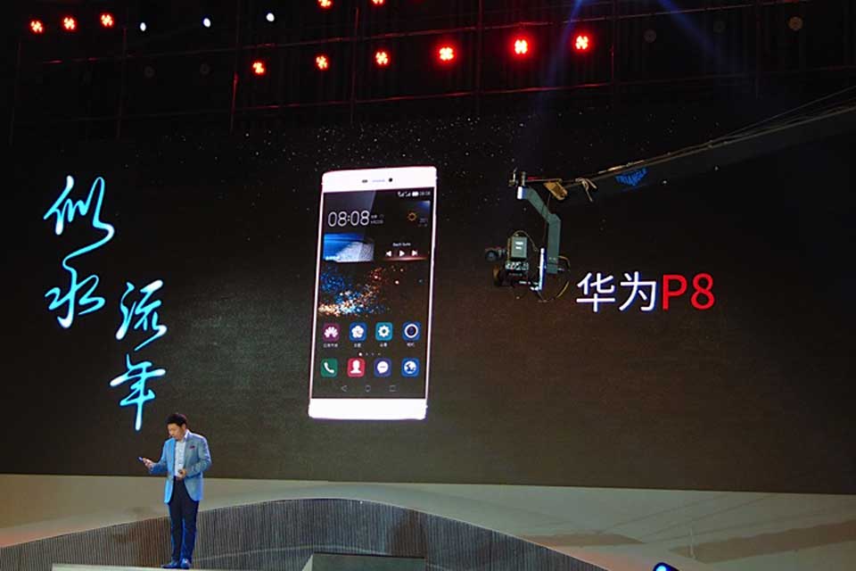 ηѹ֮ΪP8ʽǳһPϵֻִкͿƼϡP8һ廯ƣȽΪ6.4mmP85.2ӢĻiPhone 6Ļֻߴȴӽ|ΪP8ڷͼ