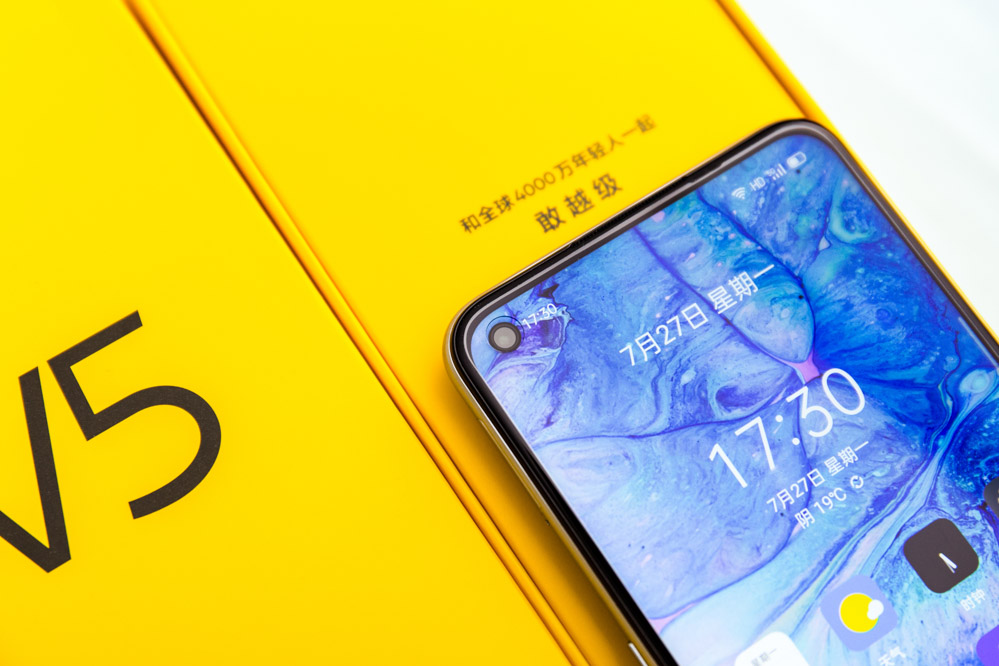 realme V5ȫڿƣΪǵڿףռĻСϼխı߿ʹռȸߴ90.7 %