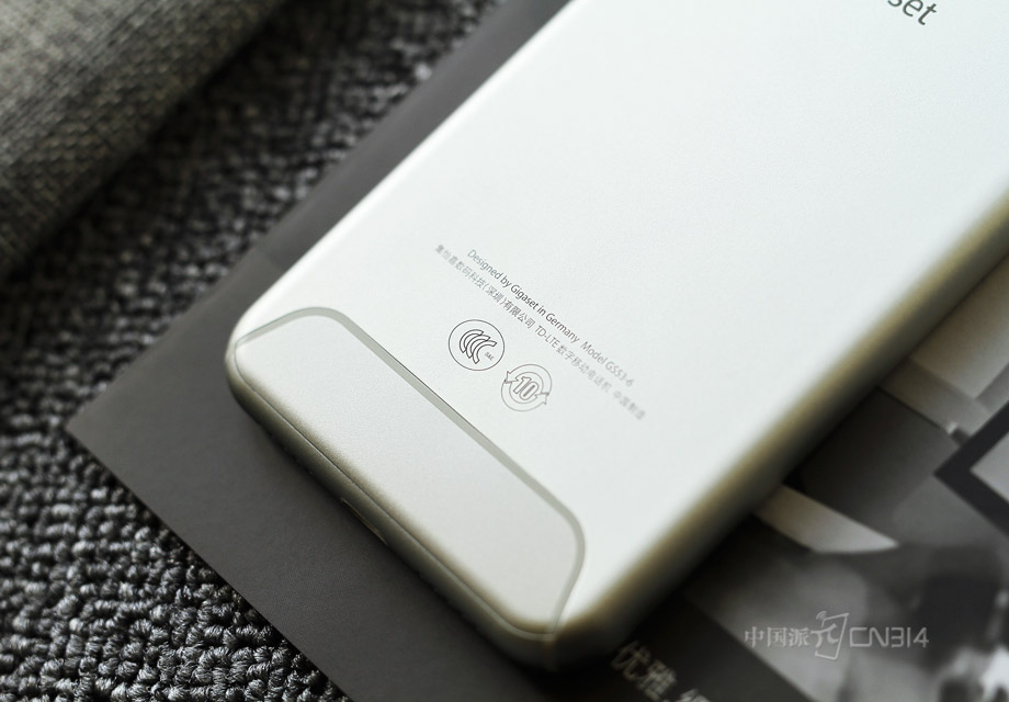 Gigaset���ME pure�����·������Ƚϼ�Լ�����������Ϸ���Գơ�