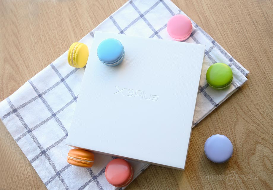 ��һ��vivo X9Plus�İ�װ�̳��˽���vivo��һ���񣬰�װ���Ǹ�ƫ���ΰ�ɫ���ӣ����̶ȵ������˲�Ʒ�ıƸ�