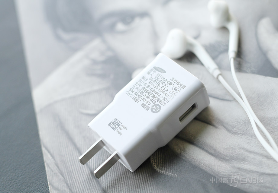 �ú��ǵ�Դ��������֧��9V/1.67A��5V/2A��䡣