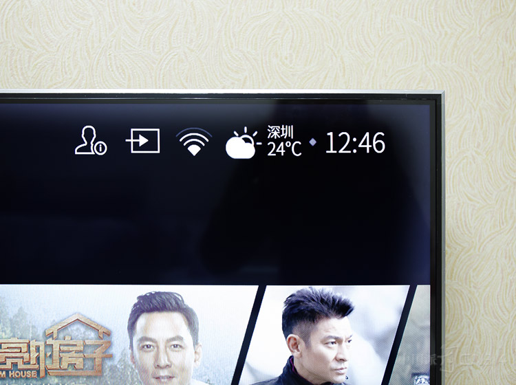 ��Ļ���Ͻ����û���¼���ӿ������WiFi�źš�����������ʱ��ȵ���Ϣ��һӦ��ȫ��