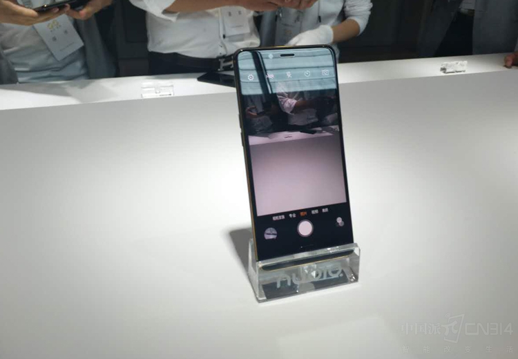 Ŭ����N2��ƾ��5000mAh�������ܶȵ��ʵ�ֳ����������ٴ�ͻ�ƣ��ճ�ʹ��3.2�죬���׸��һ��һ�䡣