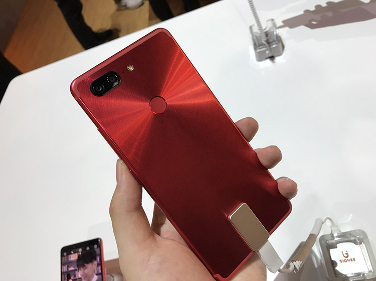 �������ʷ��棬����M7����6ϵ���Ͻ���ʣ�������������������36�����������ɣ�����ȫ���׿��ڱ����ϴ����ʹ��̫���ƹ��յ��ֻ���