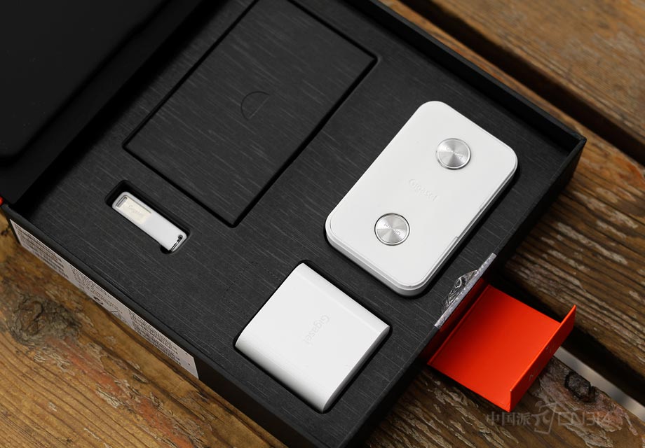 ������棬���ֻ�֮�⣬���롢�����ߡ��������Hi-Fi����һ�����٣������˵�ϵ��Ʒ����һ������硣