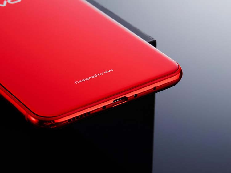 vivo X21i�ײ����õ��Ǽ���������ԣ����˳������������������ݽӿ��Լ���Ͳ֮�⣬û�м�����������ơ����Ŀ��۲�û����X21һ�������ڵ׶ˣ����Ƿ��������ֻ�������߿򡣶������ڻ������ˣ�ά��ͨ�õ�3.5mm�����ף�����ϲ�����ֻ�������������˵���Ǹ�������ѡ��