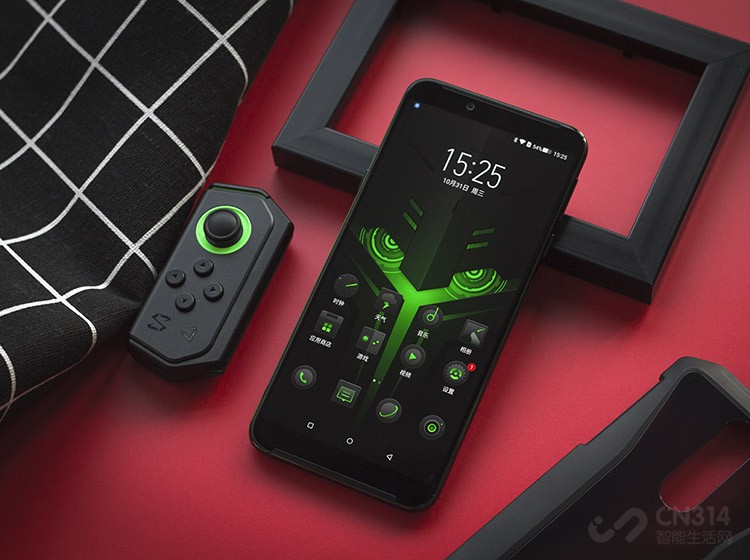 �������6.01Ӣ���18:9ȫ��������ʵ��ָ���Ƶ����档ȡ����������һ��һ�µ�˫speaker���������ȣ�������ʹ������Ķ�ͷ���°ͽ�һ����խ������ֵ���ߡ���