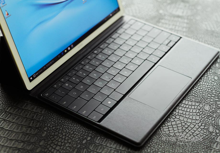  ��ΪMateBook���̼�ñҲ������ȫ�ߴ������ɿ�����ñ��ƣ���������ϴ������Ϊ1.5mm��
