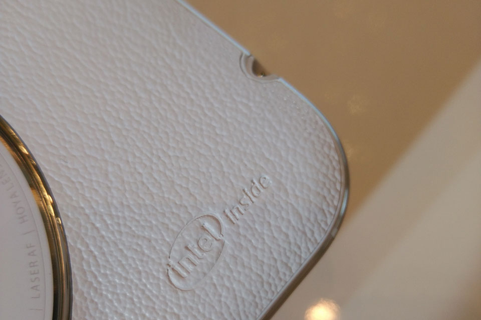 �ֻ������ϲ���intel inside��������˵����˶ZenFone Zoom�������ĳ�����