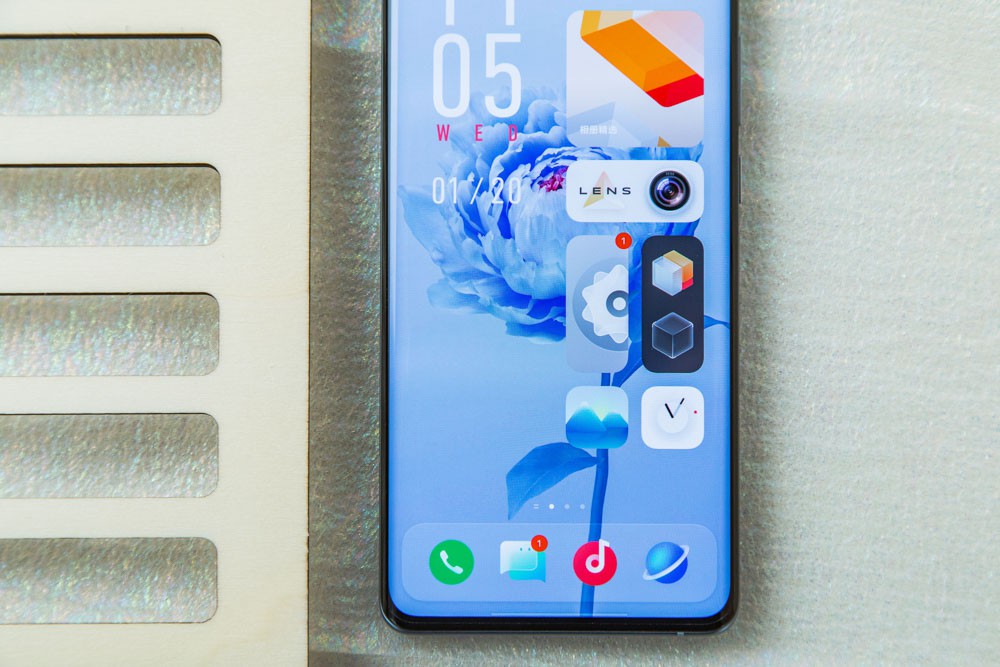 ĻΪE3ϣ֧HDR 10+ֵȴﵽ1300nit100% DCI-P3ɫÿһvivo X60 Pro+Ƭרҵ⣬ɫ׼ﵽ˦E0.506רҵʾɫ׼Ҫɫּʵһӵ120HzĻˢԼ240HzߴʣЧٻӰôظӾ׼