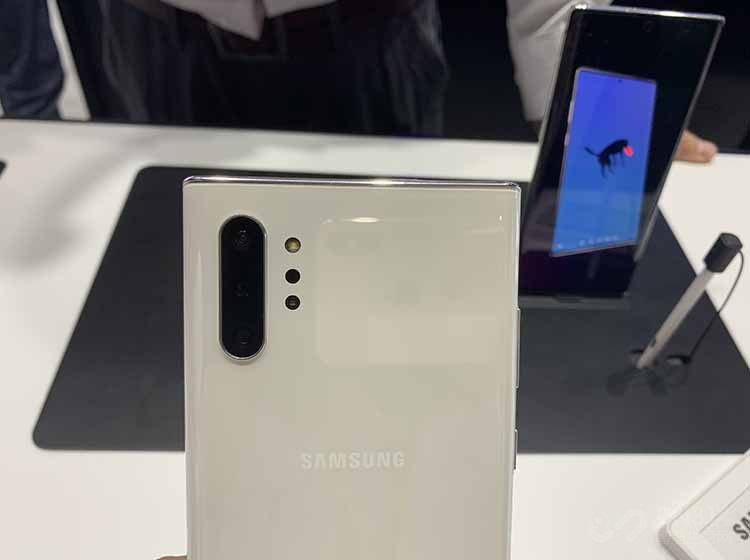 ����Note 10+ 5G���а汾���ۼ�Ϊ7999Ԫ�������ʼ۵���300Ԫ�������°��꿪ʼ��5G�����������Ȼ�Խ��Խ�죬��ͨ��������5G����Ҳ�ǳ�����£�����㹤�������λ��������5G��������㣬��ʵ���Կ������5G�콢����Ȼ��ȷʵ������ôһ�㡣