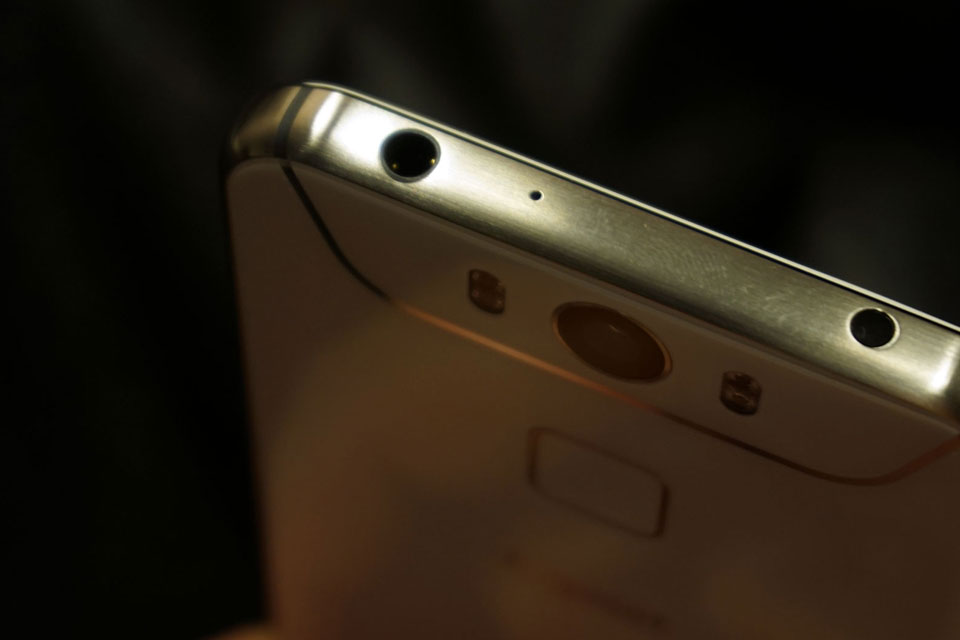 Gigaset����160������ʷ��Ʒ�ƣ������ڳ�Ϊ���������Ͽɵ�����Ʒ����������ۺϽ��������Ӧ�̡����Ƕ���ᵽ���¹�Ʒ�ʡ���һ˿�����ĵ¹�������һ����еĻ��򣬵͵�������ı����ڲ�Ʒÿһ��ϸ�ڡ������¹�Ʒ�ʡ����嵽Gigaset�ֻ�����˵�����ǡ�Ϊ��õ��û��������ơ���