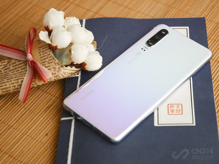 ��������ϣ�P30�������Ϊ3650mAh��֧��22.5W��䣬��������ش���7nm�Ƴ̵͹��ĵ�����980�������������϶����б��ϵġ�