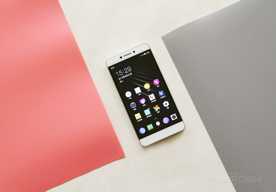 cool1 dual�䱸5.5Ӣ��FHD�������������һ��ƽ�⡢�ޱ߿򡢶Գơ���խ��ߵ���������һ�ۿ���ȥ��û��һ˿˿Υ�͵ĸо���