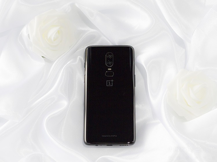 ��Ȼ��һ��6�����˸����涼�Ƕ���ˮ׼��Ӳ������һ���ֻ����ص�ȴ����������Ӳ��������������΢�����򡣡������͡���Ʒ������ᴩ��Ʒ��ʼ�գ�һ���ֻ�ÿ�귢��һ�������콢�������ǡ�Ϊ�˷���Ҳ������������Ϊ�˼�ʱ������ṩ���¼�����������飬��һ�Ӱ�������ʼ���ܴ���ʱ��ǰ�أ�����һ��Ϊ�Լ������ĸ�����