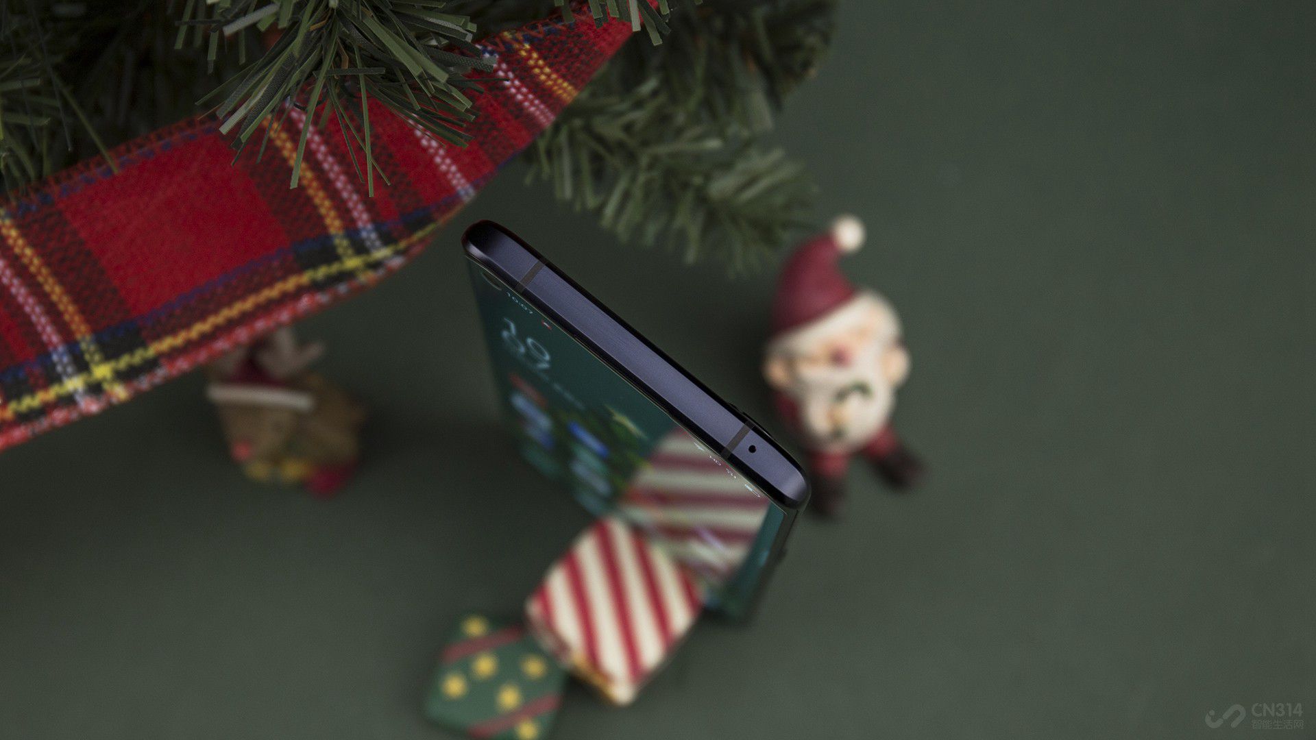 ��ͨ����765GΪReno3 Pro���������ȵ������Լ������5G�������飬��������ٶȿɴﵽ110MB/s-120MB/s����Ŀǰ4G�ٶȵ�10�����ҡ�ͬʱ������֧��5G�ƶ������Լ�5GHz Wi-Fi��ͬʱ��������������Ϸ��ʱ��Ҳ�ܳ������ء�