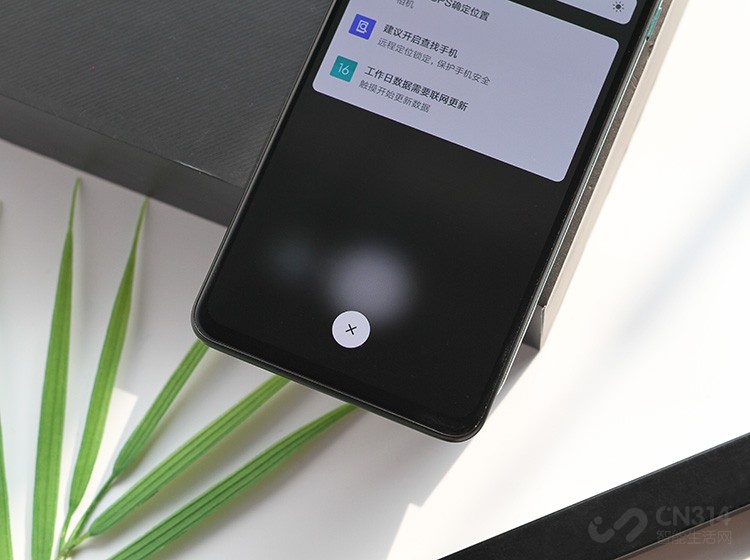 Ӳ�����棬С��MIX3��������845���������䱸8GB RAM+256GB ROM��ǰ��2400��+200�����ص����˫�㣬�������Ϊ3200����ʱ������������������Ǻܴ󣬵�������ǵ�����845�������ĵ͹��ģ�Ӧ�û��ܼ��һ�����ʹ�á�