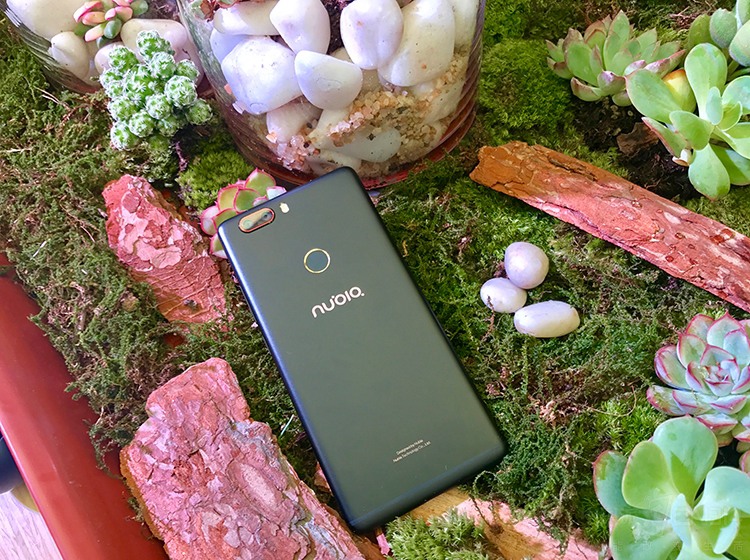 1300������˫�㾵ͷ�����˺ܰ��Ļ��ʣ�NeoVisionӰ������������������ĳ�����Ƭ����һƬ��ֲ���Եø������ġ�