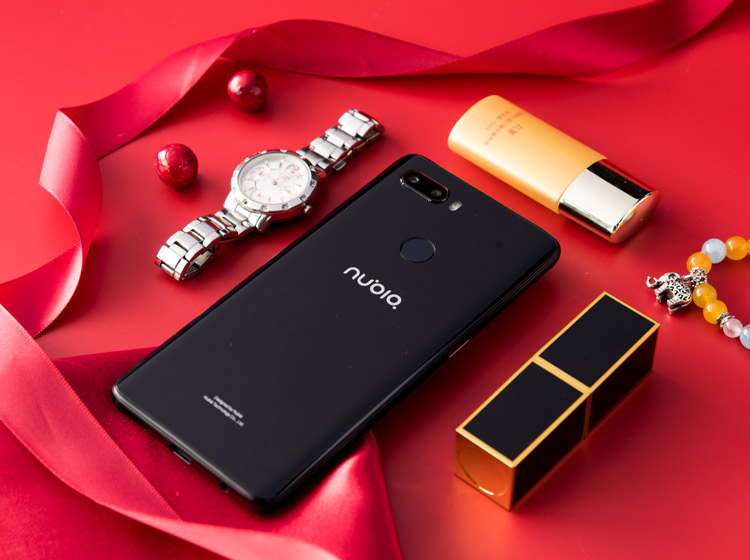 ���Ŭ����Z18mini�ṩ�˶�ɫ������ӵ����ҫ�ڡ������ס��������Ө��ۺ�������˹��ɫ������ɫ������ҫ�ڿ��������ӵĳ��ȡ�