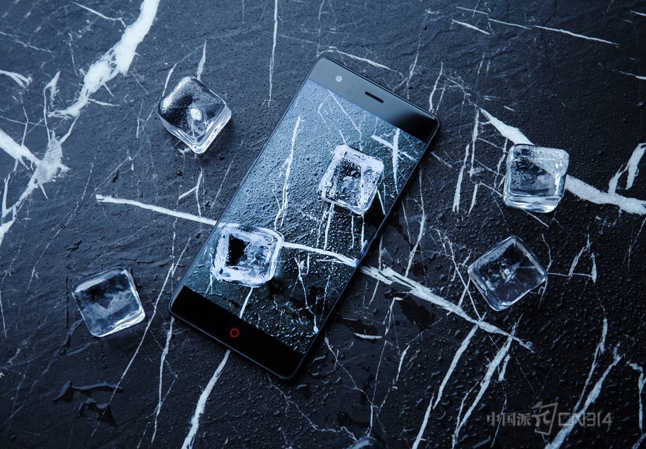 ���������ޱ߿����Ĳ����ݱ���������һ��Ŭ��������ʵ����һ���׵�ͻ�ơ�aRC3.0��Ϊ����ޱ߿���ʵ�����ͻ�ƵĹ�������ͻ����һ���׺ڱߵĹؼ����ڣ��ƽ𻡶�Ҳ��Z17ӵ���˸������ʵ��ճָС�