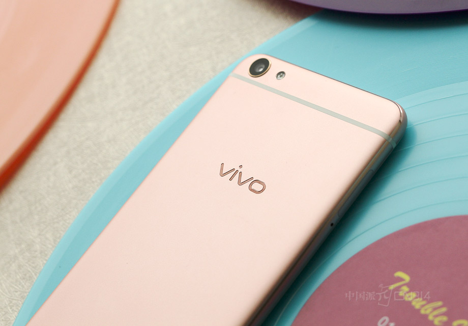 ��������ͷʵ������΢΢͹��ģ�������Ӱ�����ǵ�ʹ�����顣