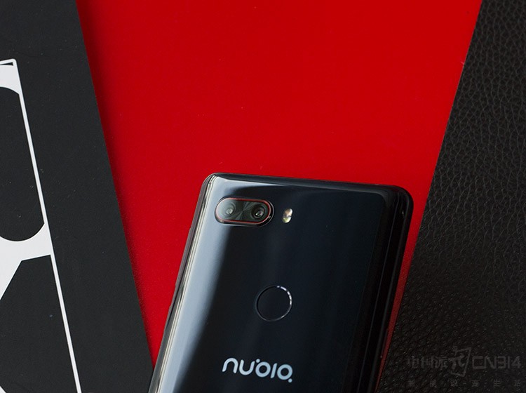 Z18�˴�����Ӱ�����ϴ�������Ĺؼ�����ϵͳ���²��õ�Evolution Tensor��������������֧��500+���ܳ���ʶ�𡢳��񱥺Ͷȡ���ȡ��ع⡢����������Ż�����ƬAI���ܷ�������ȹ��ܣ���Ӱ���򵥡�