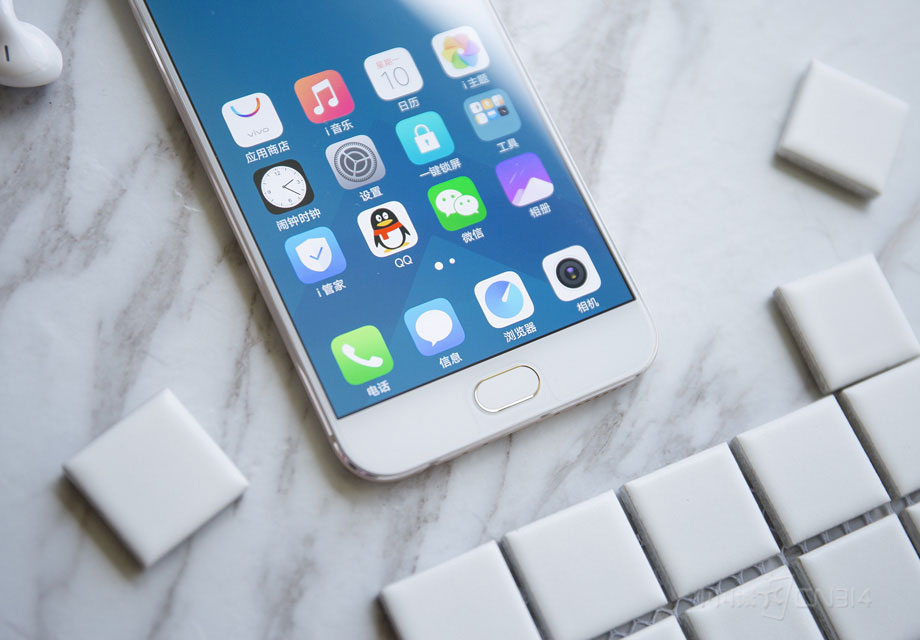 ���vivo X9s������ǰ��ָ��ʶ�����ã�ֻ�������ָ��ʶ����ǲ����԰�ѹ�ģ�����������Ȼ�䱸�˶������ܼ��Լ����ؼ���