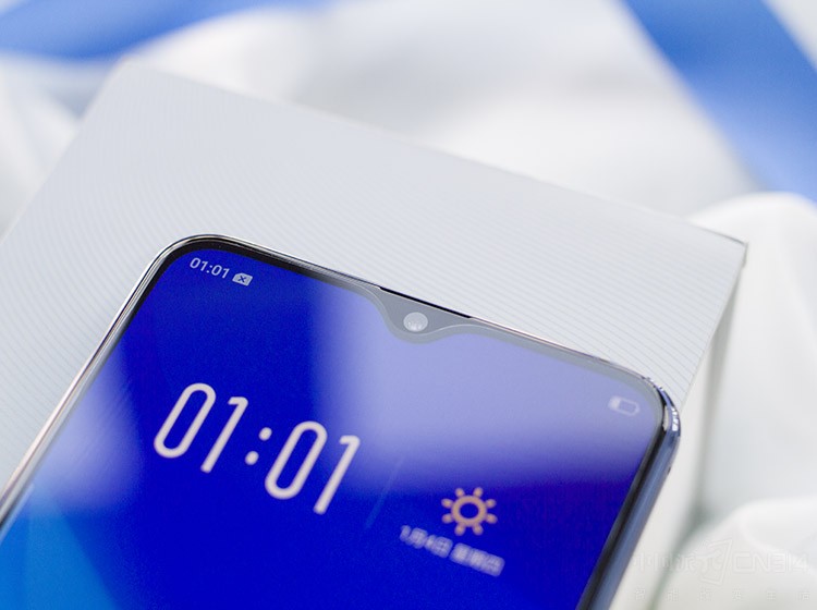 水滴屏颜值有多高 看看OPPO R17你就懂! oppo