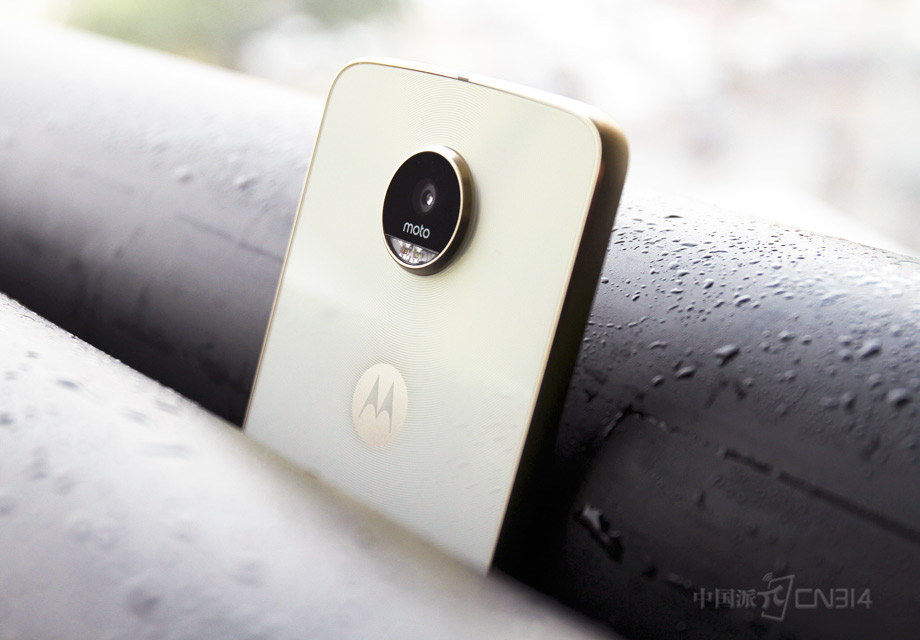 �ٷ�Ϊ����Moto Z Play�ṩ��Ħ��-������Ӱ��ĦӰ-ͶӰ��Ħ��-JBL��������Ħ��-��غ�Ħ��-���Ա������ģ�飬����������鵽Moto Z Play�ľ��裬�ǵø���Щǿ��Ĺ���ģ����һ����Ԥ�㣡