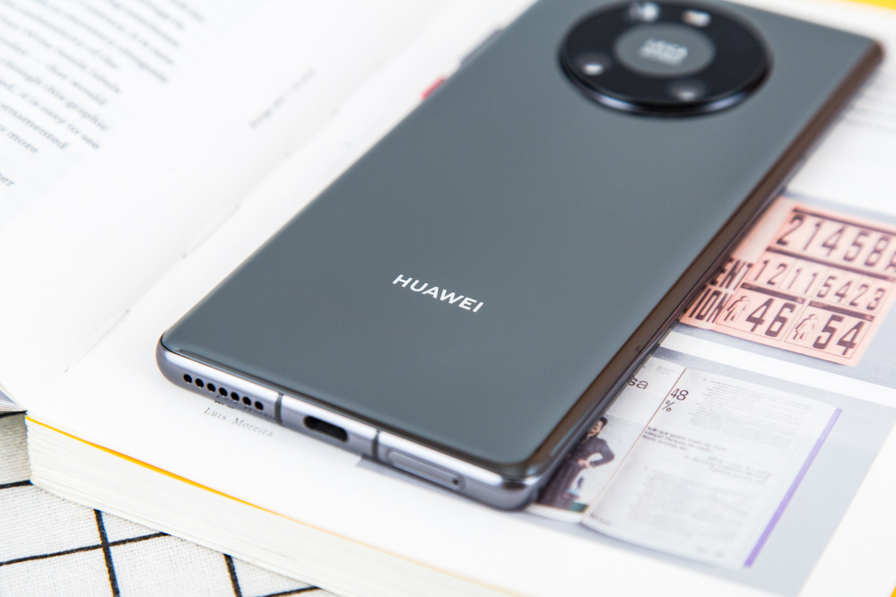 չʾΪMate40 Proɫɫָ⻬ȽΪ75.5mmԶڴ󲿷ͬ˵ճֺѹСŮͬ˵̫Ѻãճʱָ봥Ļľ󲿷еŤΪ˫