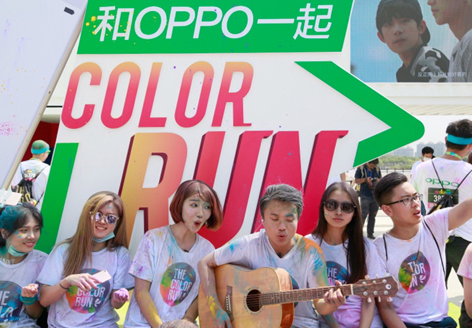ֵ��һ����ǣ����꣬����췽 The Color Run �� OPPO ���֣���������������С��ȫ�����ܣ���ͨ��ר����ɫվ�����˴���ʮ���װ�ú����ʺ���Ļ������������˺� OPPO һ���ܳ�Ȥ������硢�ĳ��ʡ����⣬OPPO�����������ֶ�Mr.Miss�ֳ��������˹�����The Color Run��֮�衣