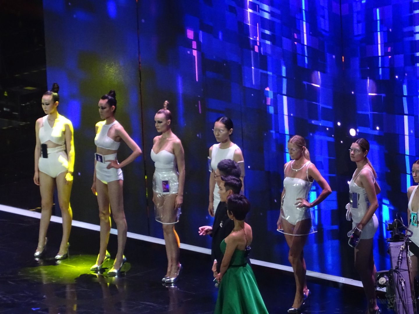 ȫ����Ƶ�OPPO R11����Ů�����ʲ�ı���ϡ�