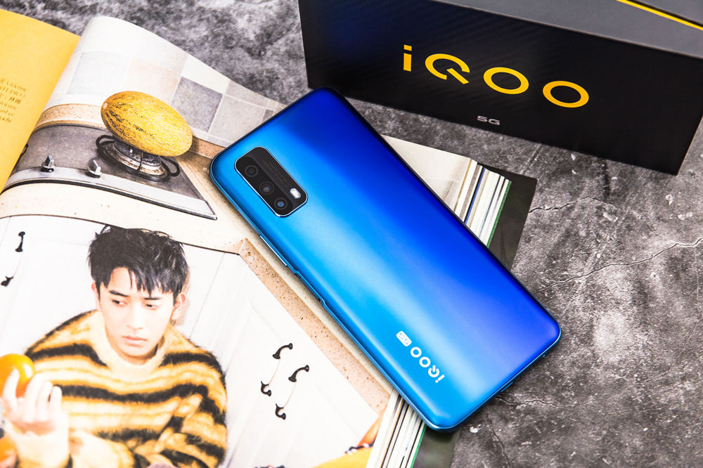 ۷棬εɫiQOO Z1xAGĥɰգ΢Ͷ£⣬ɫǳı仯ָʡ